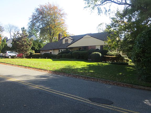 2nd image of 10 Wilshire Dr