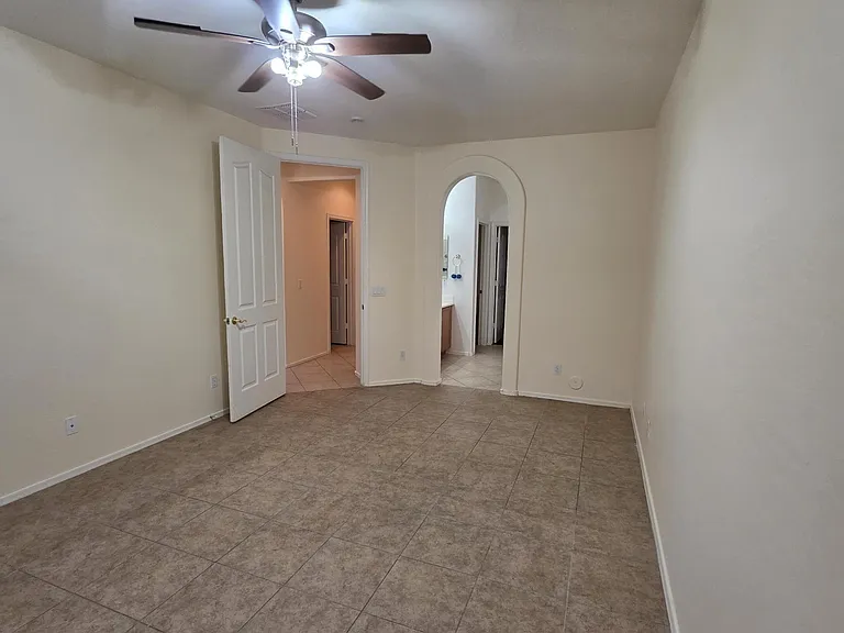 2709 W Redwood Ln — Photo 13