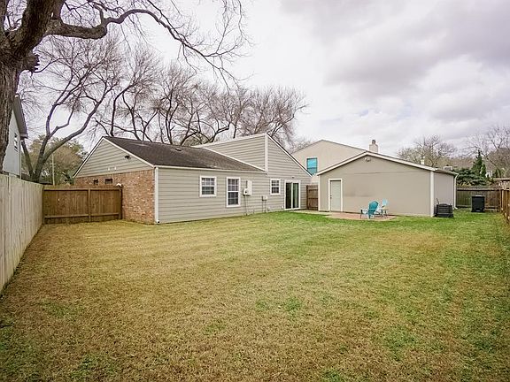 Before you go inside, check out this back yard! This also shows the exterior of the house.
