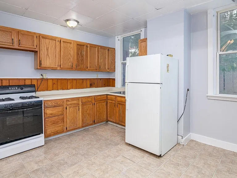 2554 Vestry Ave — Photo 3