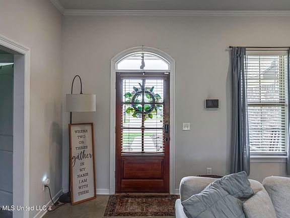 5th image of 919 Filmore Dr