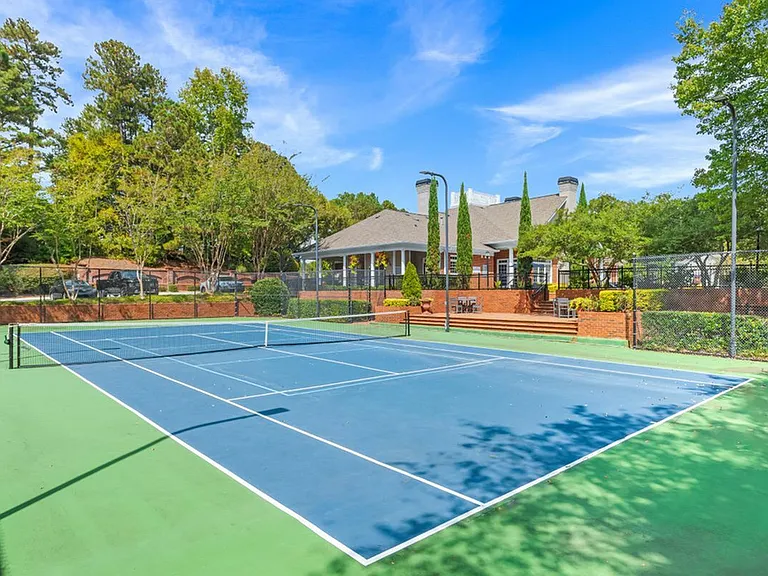 Tennis Courts at Retreat at Peachtree Apartments