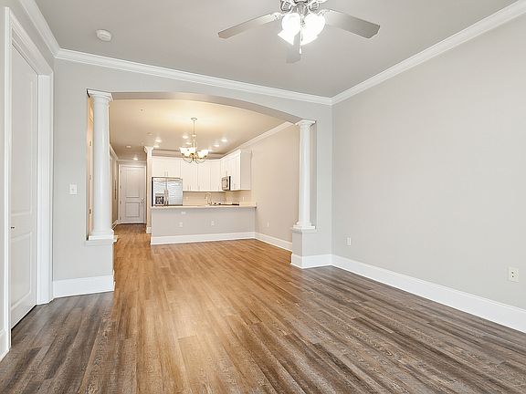 3rd image of 3900 Lakeshore Blvd E #213