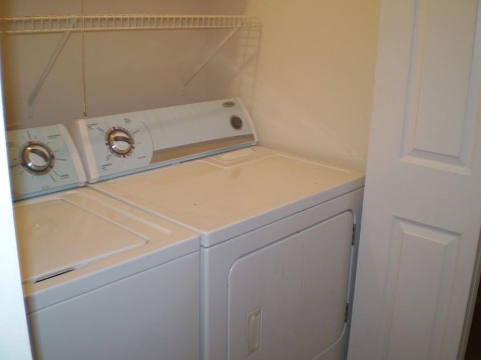 2nd image of 348 W Harwood Rd APT A
