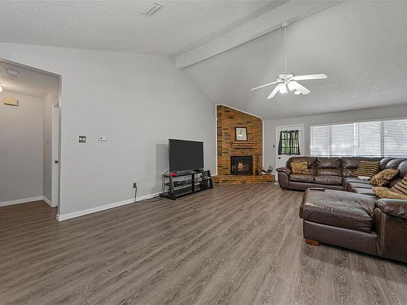 5th image of 2629 Berkshire Ln