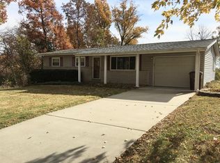 2910 Stratford Dr, Saint Charles, MO 63303