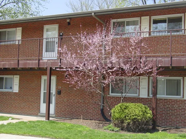 1810 W Hatherleigh Ct APT 2B, Mount Prospect, IL 60056