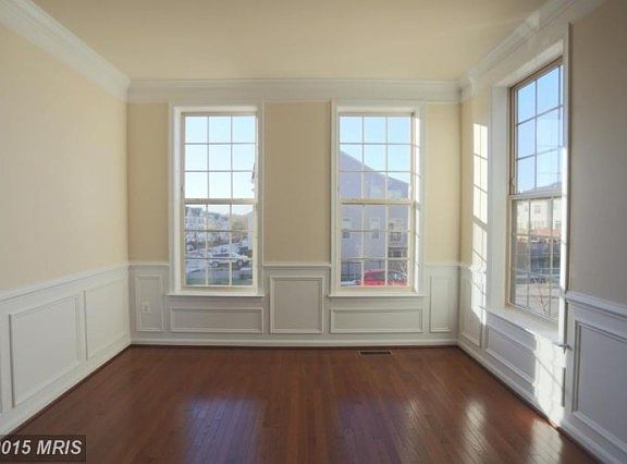 5th image of 319 Hersden Ln