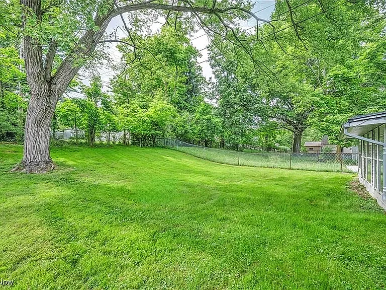 3 bed, 1004 sqft, $2,000 — Photo 3