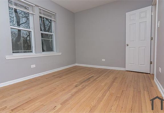 5th image of 1141 E 79th Pl #1W
