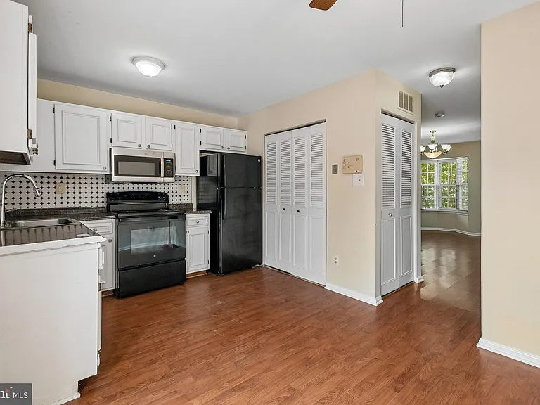 5515 Woodlawn Manor Ct — Photo 6