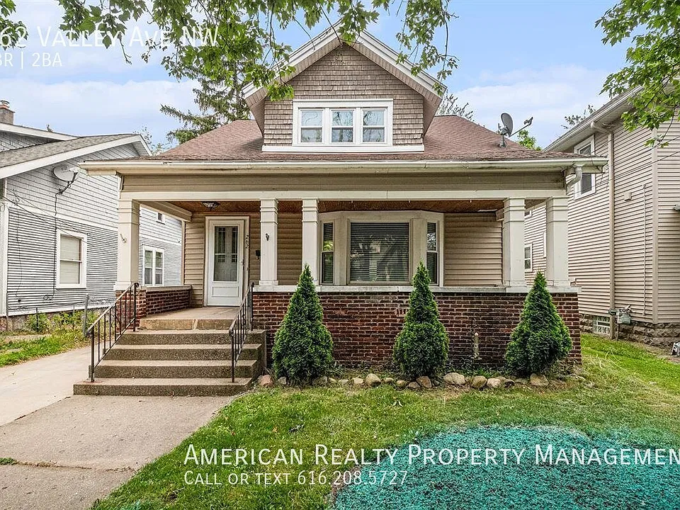 262 Valley Ave NW