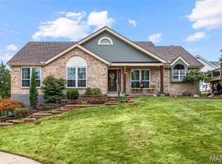 516 Oak Leaf Manor Ct, Ballwin, MO 63021