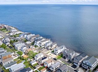 12 Point Beach Dr, Milford, CT 06460
