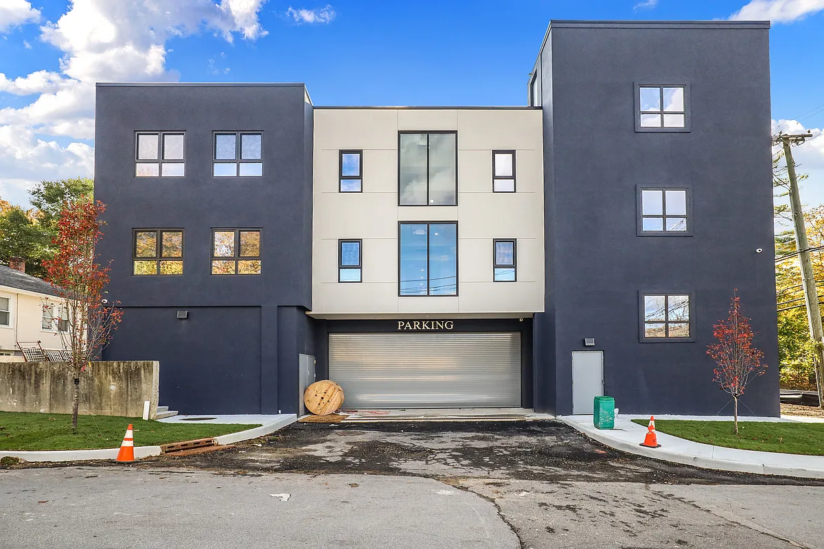 Building Photo - 490 Commerce St #207