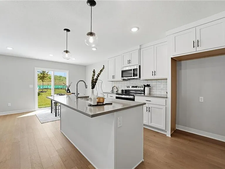 707 Glenn Cir — Photo 6