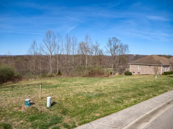 8182 River Course Dr, Radford, VA 24141