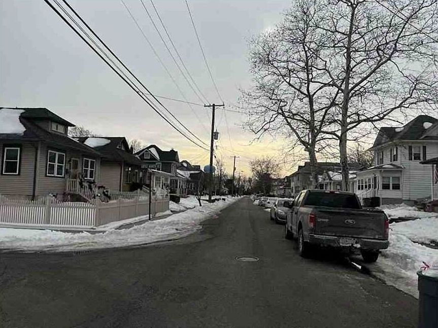 Exterior Neighborhood (street photo)
