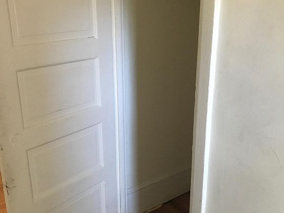 5th image of 4650 Larchwood Ave #2