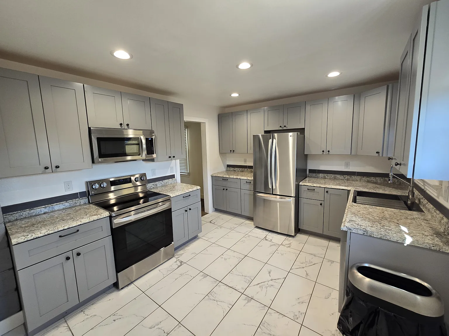 2 bed, 900 sqft, $1,550 — Photo 1