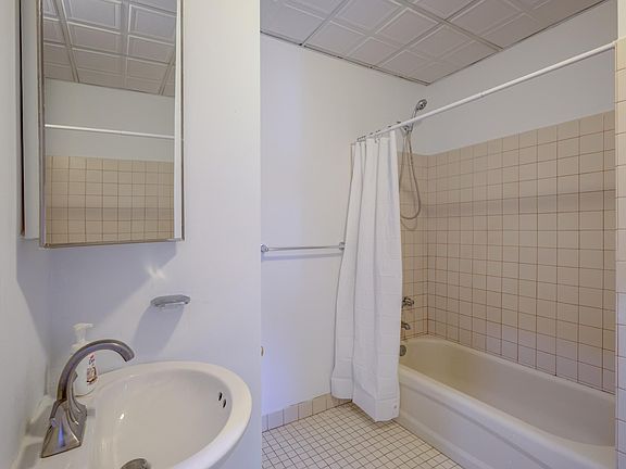 5th image of 3436 Sunnyside Ave #1
