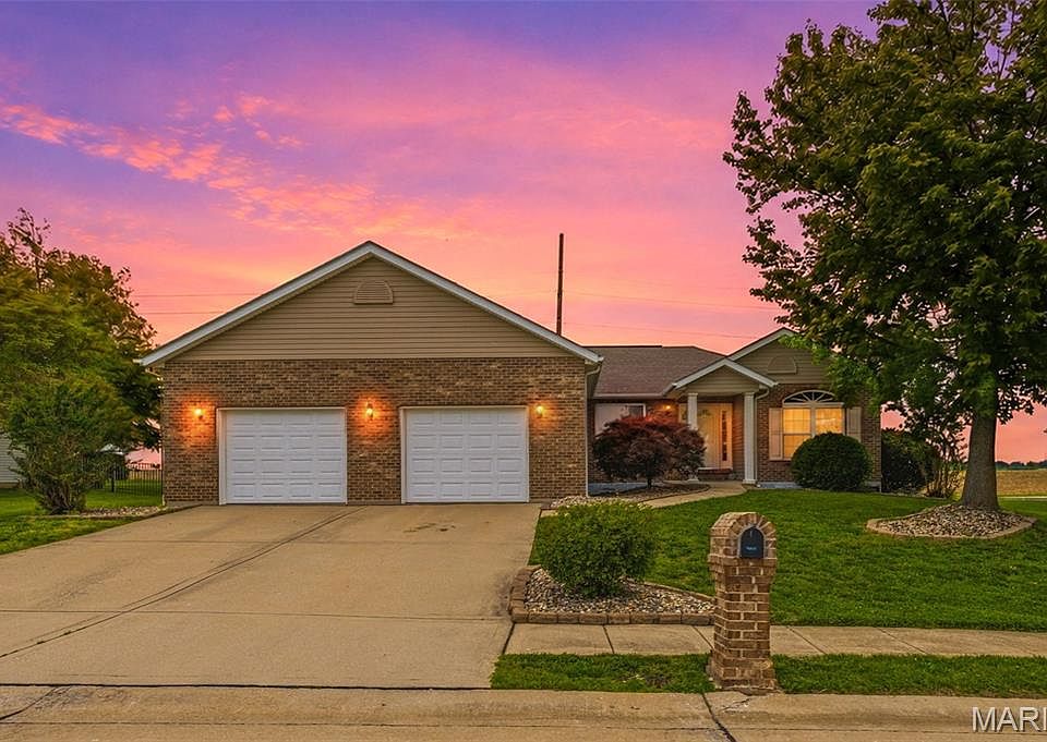1st image of 400 Mockingbird Ln