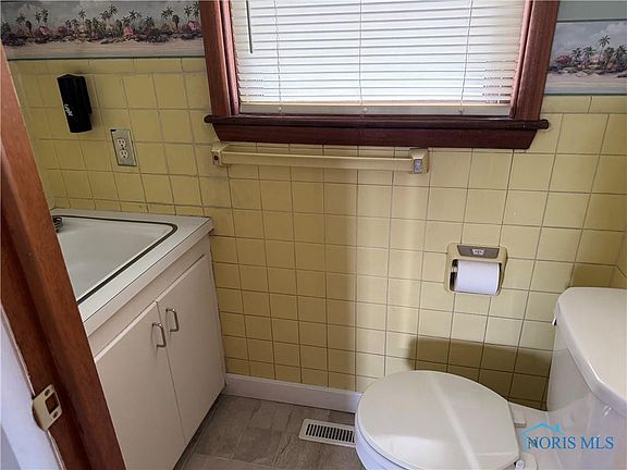 5th image of 927 Park St