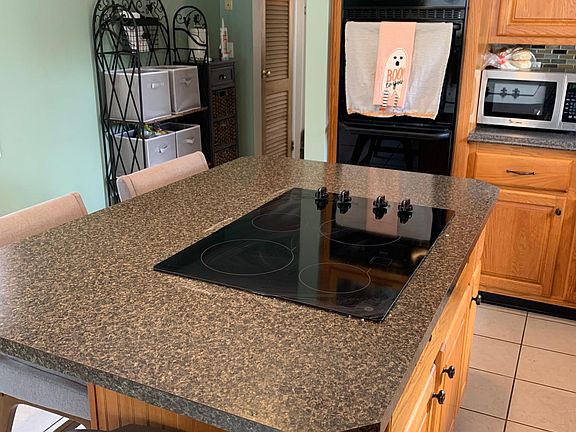 Kitchen Island with Cooktop