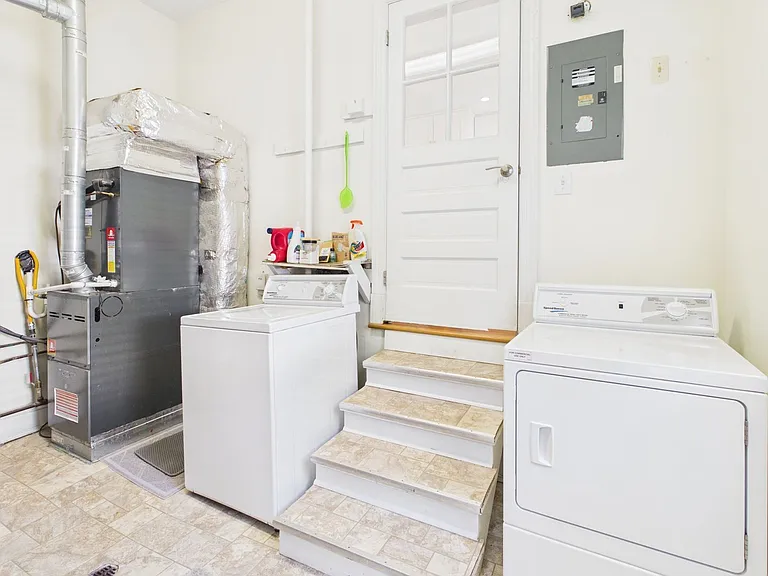 8808 Michaux Ln — Photo 34