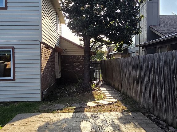 3rd image of 6720 Haltom Rd