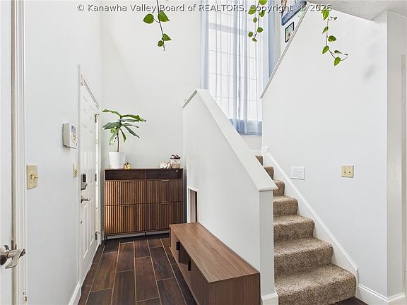 4th image of 24 Long St