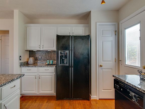 4th image of 3637 Crossbrooke Dr