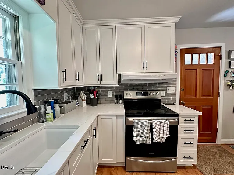 2813 Barmettler St — Photo 10