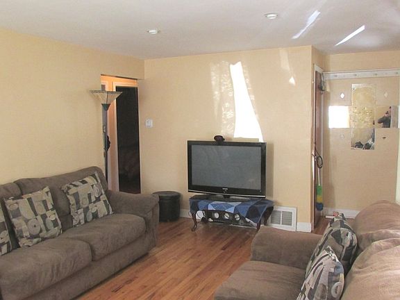 5th image of 11042 S Avenue E