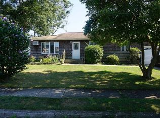 66 Beach St, Holbrook, NY 11741