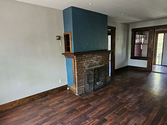 3rd image of 2342 Bourne Ave