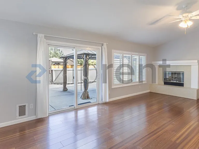 1465 Valley Glen Dr — Photo 14