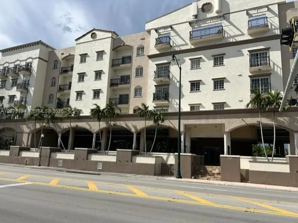 5271 SW 8th St APT 313, Miami, FL 33134