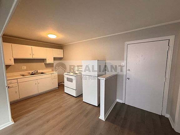 3rd image of 1708 Jennifer Rd #B6