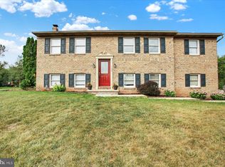 165 Country Dr, Denver, PA 17517
