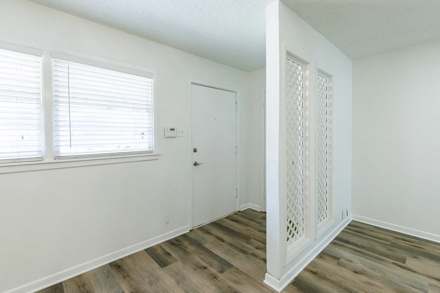 3 bed, 1.0 bath, 1352 sqft, $1,250 — Photo 4