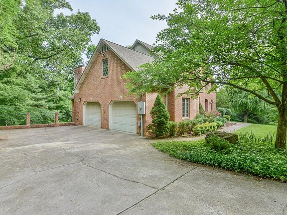 4th image of 1813 Fleetwood Dr
