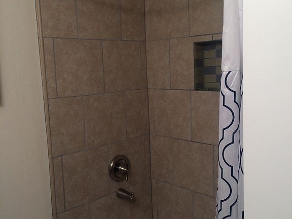 4th image of 820 Greenlee Dr