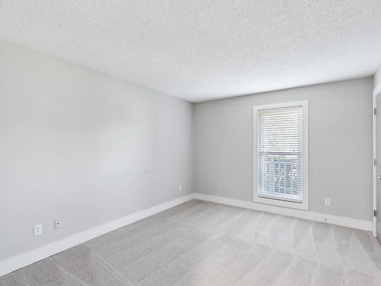 Piccadilly Apartments — Photo 43