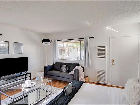3rd image of 2310 Ocean Park Blvd APT D