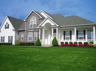 9 Crossfield Ct, Shoreham, NY 11786