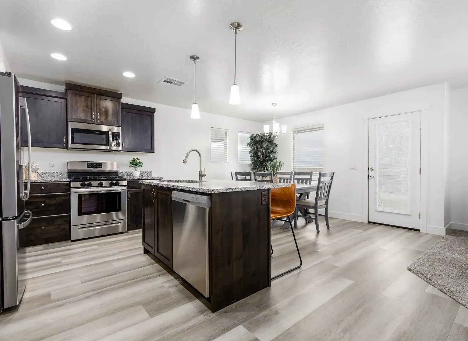 E240 - Desert Hollow Townhome — Photo 2