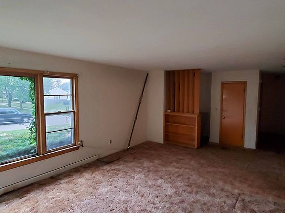 4th image of 411 Hunter Ave