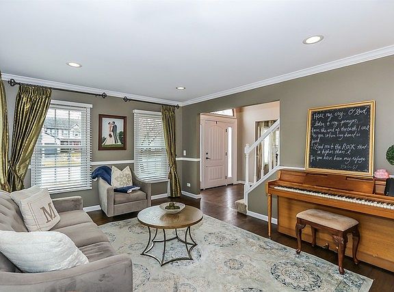 4th image of 1010 Bedford Ct
