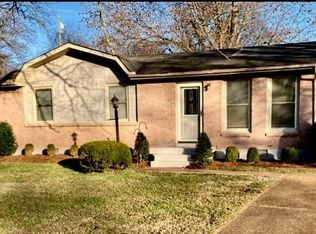 800 Perry Dr, Springfield, TN 37172